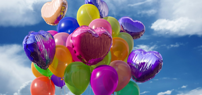 Kuvassa on ilmapalloja.
